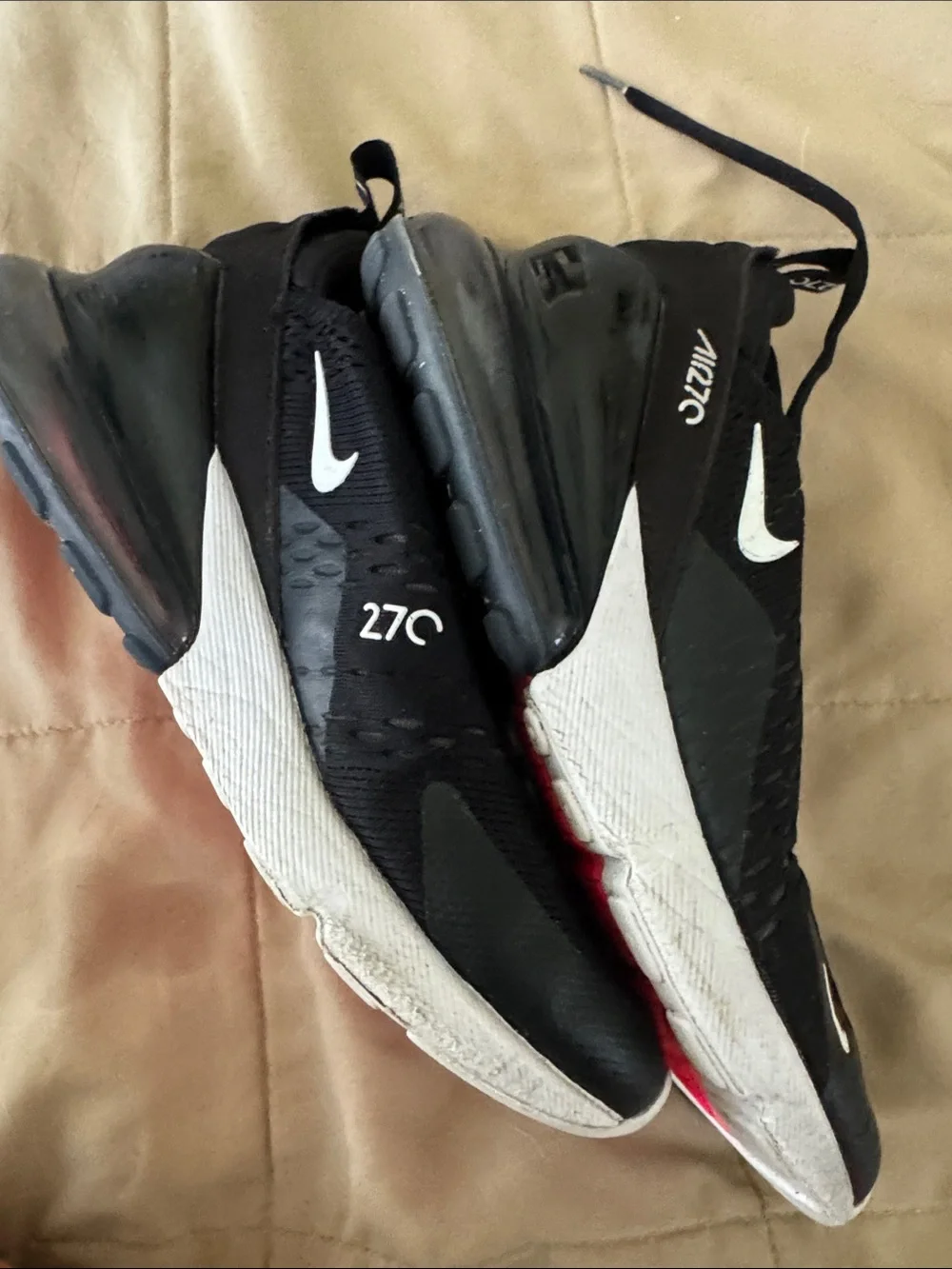 Nike Kids Black and White Air Max 270 with Pink Accent 6.5Y